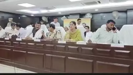 पानीपत: पानीपत में कष्ट निवारण समिति की बैठक में नाराज़ मंत्री ने बैंक अधिकारी व बिल्डर कर्मचारियों पर FIR की सिफारिश की