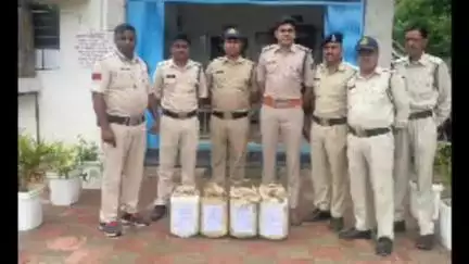 छिंदवाड़ा नगर: धर्म टेकरी पुलिस ने सारना कचरा घर के पास अवैध कच्ची शराब के साथ एक युवक को पकड़ा