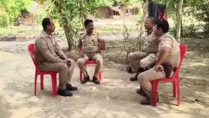 रानीगंज: नौहर हुसैन पुर गांव में पुलिस की लगातार दबिश, छठे दिन भी गांव में तैनात हैं दो दरोगा और दो सिपाही
