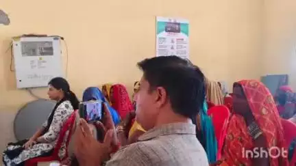 सोहावल: सरकार के 11 साल पूरा होने पर तहसीनपुर गांव में हुआ चौपाल का आयोजन
