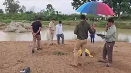 फरसाबहार: तपकरा थाना क्षेत्र में सनसनीखेज वारदात: महिला और दो बच्चों की हत्या, प्रमोद गिद्धी मुख्य संदेही, पुलिस जांच में जुटी