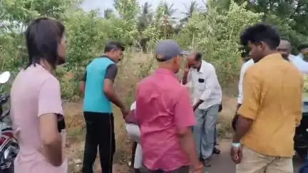 வேடசந்தூர்: வட்டாரபோக்குவரத்து அலுவலகம் முன்பாக நடைப்பயிற்சி சென்றவர் மீது மோட்டார் சைக்கிள் மோதி இருவர் படுகாயம்
