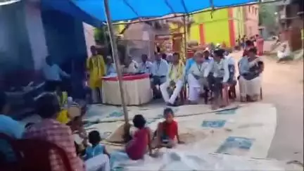 পাড়া: হুররা গ্রামে পূর্বাঞ্চল আদিবাসী কুড়মি সমাজের এক আলোচনা চক্র অনুষ্ঠিত হলো, সমাজের অবক্ষয় রোধের বিষয়ে আলোচনা করা হলো।