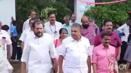 റാന്നി: പുനർനിർമിച്ച മൂന്നു റോഡുകളുടെ ഉദ്ഘാടനം ബംഗ്ളാംകടവ് യു.പി.എസിൽ മന്ത്രി സജി ചെറിയാൻ നിർവഹിച്ചു