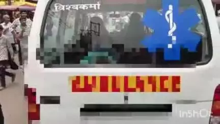 खतौली: खतौली कस्बे के बुढ़ाना मार्ग पर बेकाबू बस, डीसीएम और स्कूटी में हुई टक्कर, दो लोग गंभीर रूप से हुए घायल