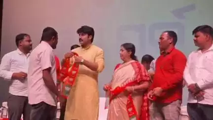 ଯାଜପୁର: କୋରେଇ ବିଜେପି ପକ୍ଷରୁ ବ୍ୟାସନଗର ସ୍ଥିତ ସଂସ୍କୃତି ଭବନରେ ମିଶ୍ରଣ ସଭା,ଅନ୍ୟ ଦଳ ଛାଡି 4 ଜଣ ସରପଞ୍ଚ ଓ ଜଣେ ସମିତି ସଭ୍ୟ ବିଜେପି ଦଳରେ ସାମିଲ