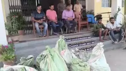 सुपौल: मध निषेध विभाग ने 2600 कफ सिरप बोतलों के साथ एक स्कॉर्पियो और दो तस्करों को किया गिरफ्तार