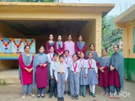 रिवालसर: एसवीएम रिवालसर के मेधावी छात्रों ने बटोरी चमक, जिला स्तर के लिए हुए चयनित