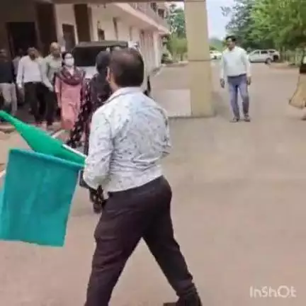 बालोद: कलेक्टर ने संयुक्त जिला कार्यालय बालोद के परिसर से 'बेटी बचाओ बेटी पढ़ाओ' जागरूकता रथ को जिले में रवाना किया