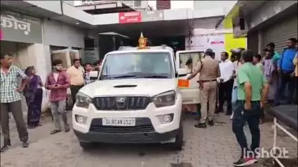 बरेली: विश्व हिंदू परिषद की नेत्री साध्वी प्राची के गनर पर जानलेवा हमला, बरेली के निजी अस्पताल में भर्ती