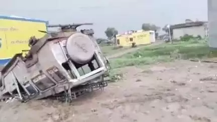 अन्ता: अंता नहर के पास अचानक अनियंत्रित होकर क्रूजर सवारी गाड़ी पलटी, चालक बाल-बाल बचा