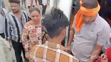 गोरमी: हीरापुरा के पास गाय से टकराई मोटरसाइकिल, दो लोग घायल, एम्बुलेंस से अस्पताल भेजे गए
