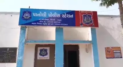 અંકલેશ્વર: અંકલેશ્વરના રવીદ્રા ગામની નવી નગરી પાસેથી જુગાર રમતા 3 જુગારિયાઓને પાનોલી પોલીસે ઝડપી પાડ્યા હતા