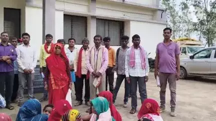 शाहनगर: ग्राम पंचायत मैन्हा के सरपंच पति पर गंभीर आरोप, ग्रामीणों ने सौंपा शिकायती आवेदन