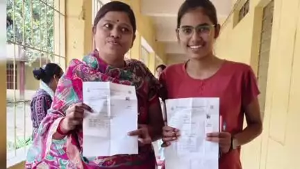 तिरोड़ी: कटंगी कॉलेज में BSW और MSW की मुख्य परीक्षा संपन्न, पारिवारिक रिश्तों का दिखा अद्भुत नज़ारा