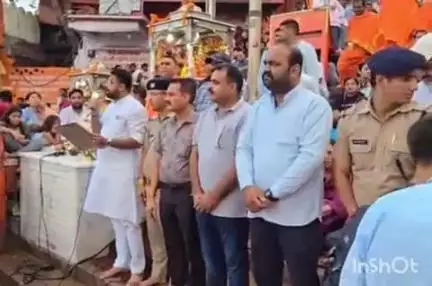 हरिद्वार: हरकीपौड़ी पर सांयकालीन गंगा आरती से पहले तीर्थपुरोहितों के साथ ANTF और पुलिस ने नशा मुक्ति की शपथ ली