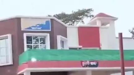 डुमरी: डुमरी थाना क्षेत्र के जुरमु पंचायत भवन में आधार सीडिंग शिविर का आयोजन किया गया