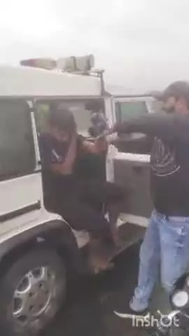 मंदसौर: पिपलियामंडी पुलिस ने गौवंश से भरा ट्रक पकड़ा, ग्रामीणों ने गौवंश तस्कर को पीटा, वीडियो आया सामने