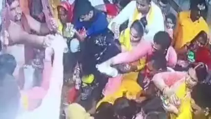 जरमुण्डी: बासुकीनाथ मंदिर के गर्भ गृह में बिहार के श्रद्धालु के गले से हुई चोरी, जरमुंडी थाने में शिकायत दर्ज