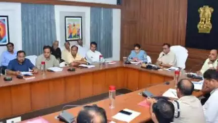 सीकर: कलेक्ट्रेट सभागार में बैठक का आयोजन, जिला कलेक्टर मुकुल शर्मा रहे मौजूद