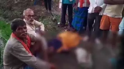 कोचस: खेत में बिचड़े के बचाव के लिए लगाए गए बिजली के तार के संपर्क में आने से एक चरवाहे की मौत, परिजनों में मचा कोहराम