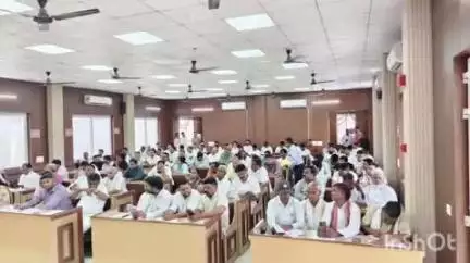 आगरा: जिला पंचायत अध्यक्ष के कार्यालय पर हुई बैठक में फतेहाबाद का नाम सिंदूरपुरम करने का प्रस्ताव हुआ पारित