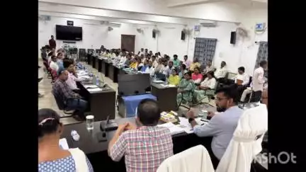 अरवल: विधानसभा चुनाव में कम मतदान प्रतिशत वाले बूथों पर वोटिंग बढ़ाने के लिए जिला प्रशासन ने की बैठक