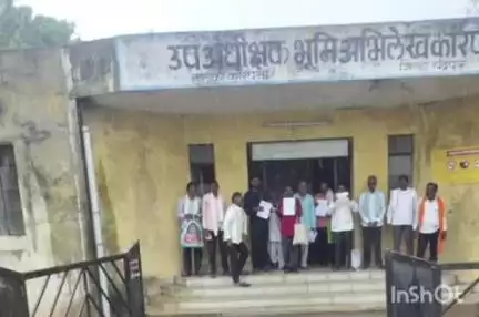 कोरपना: कोरपणा भूमी अभिलेख कार्यालयात कर्मचाऱ्यांचा खुर्च्या रिकाम्या