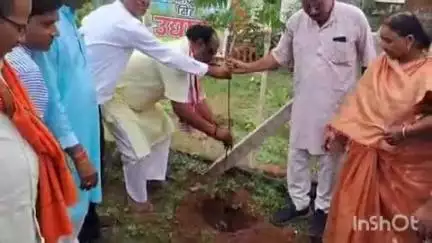 बैतूल नगर: डॉ. श्यामा प्रसाद मुखर्जी के बलिदान दिवस पर केंद्रीय राज्य मंत्री शामिल हुए, विवेकानंद वार्ड में किया पौधारोपण
