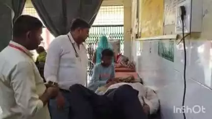 खलीलाबाद: सोनी होटल के पास रोड पर तेज रफ्तार अनियंत्रित ट्रक ने बाइक को मारी ठोकर, दो लोग घायल, एक की हालत गंभीर