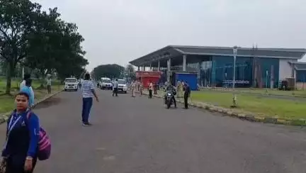 অন্ডাল: অন্ডালে কাজী নজরুল ইসলাম বিমানবন্দরে একটি পরিত্যক্ত ব্যাগকে কেন্দ্র করে বোমাতাঙ্ক