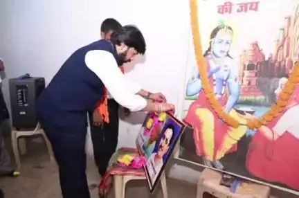 आरंग: आरंग विधानसभा क्षेत्र के ग्राम अमेरी में आज डॉक्टर श्यामा प्रसाद मुखर्जी जी के बलिदान दिवस पर श्रद्धा सुमन अर्पित किए गए