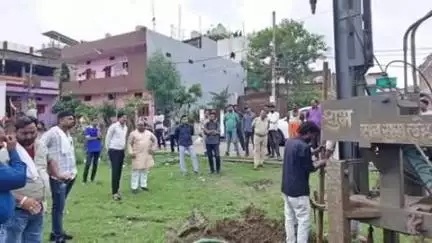 गोहरगंज: मंडीदीप में नल जल योजना के तहत टंकी निर्माण की तैयारी हुई शुरू, नगर परिषद अध्यक्ष प्रतिनिधि रहे मौजूद