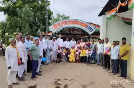 राजूरा: जि. प. शाळा कळमना येथे नवप्रवेशीत विद्यार्थ्यांचे सरपंच नंदकिशोर वाढई यांच्या हस्ते स्वागत
