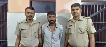 कोटा शहर पुलिस थाना कुन्हाड़ी की टीम द्वारा 10 साल से फरार नकबजन स्थायी वारंटी दल्लाराम मोग्या गिरफ्तार।

।कोटा शहर पुलिस सदैव आपकी सेवा में तत्पर।