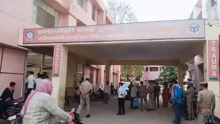 चुनार: जमालपुर बाजार में एक कुत्ते के हमले से 21 लोग घायल, गंभीर हालत में ट्रामा सेंटर किया गया रेफर