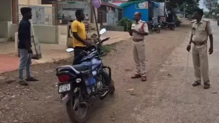 ప్రతి ఒక్కరూ రహదారి సూత్రాలను తప్పనిసరిగా పాటించాలి : పాములపాడు ఎస్ఐ సురేష్ బాబు