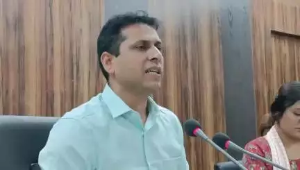 दतिया नगर: कलेक्टर ने कहा, खाद पर्याप्त है, सेंट्रलाइज्ड नहीं, डिसेंट्रलाइज्ड वितरण होगा