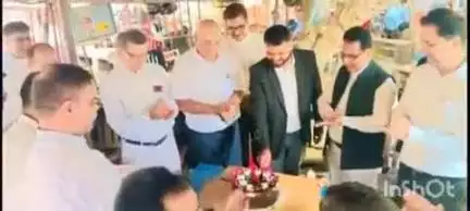 बलिया: क्रिमिनल एंड रेवेन्यू बार एसोसिएशन के अधिवक्ता कैश सिंह का जन्मदिन धूमधाम से मनाया गया