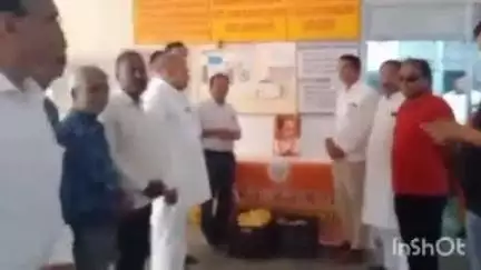 किशनगढ़: भाजपायों ने डॉ. श्यामा प्रसाद मुखर्जी की पुण्यतिथि मनाई, अस्पताल में मरीजों को फलों का किया वितरण