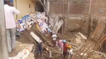 मुरैना नगर: नगर निगम कार्यालय के पीछे बिना अनुमति तलघर खोदने पर भू-स्वामी के खिलाफ FIR के लिए कोतवाली में आवेदन