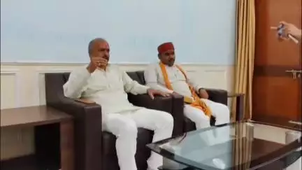 गौरीगंज: अमेठी पहुँचे गौ सेवा उपाध्यक्ष रमाकांत उपाध्याय ने गौशालाओं का निरीक्षण किया, अधिकारियों के साथ बैठक भी की