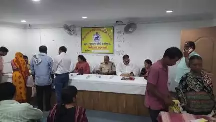 ଛେଣ୍ଡିପଦା: ଛେଣ୍ଡିପଦା ବ୍ଳକ ପରିସରରେ ଜିଲ୍ଲାପାଳଙ୍କ ଅଭିଯୋଗ ଶୁଣାଣି, ୭୭ଟି ଅଭିଯୋଗରୁ ୧୧ଅଭିଯୋଗର ସମାଧାନ l