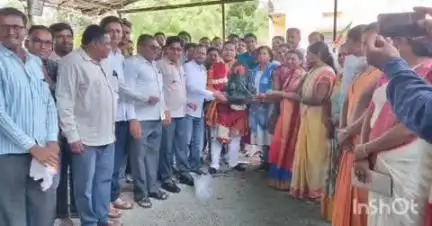 औसा: औसा तालुक्यातील उटीचे सुपुत्र श्रावण कांबळे यांना राष्ट्रीय समाज भूषण पुरस्काराने साताऱ्यात सन्मानीत