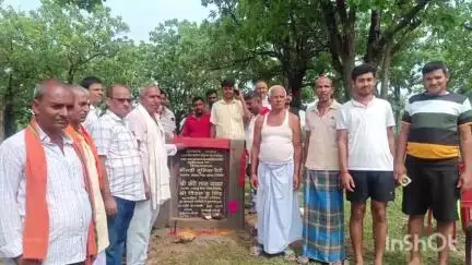 देवरी: नवाडीह गांव स्थित तालाब में स्नान घाट का शिलान्यास स्थानीय जिला परिषद सदस्य द्वारा किया गया
