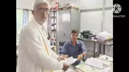 बिक्रमगंज: बिक्रमगंज प्रखंड में चल रहे पंचायत उपचुनाव में विभिन्न पदों के लिए कुल 9 प्रत्याशियों ने नामांकन पर्चा दाखिल किया