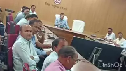 अनूपपुर: जिला पंचायत सभागार में शिक्षकों की हुई बैठक