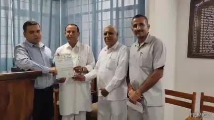 सुजानगढ़: क्षतिग्रस्त छापर देवाणी सड़क के लिए राष्ट्रीय जाट महासभा के प्रदेश अध्यक्ष ने चूरू में जिला कलेक्टर को सौंपा ज्ञापन
