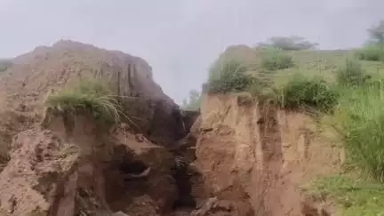 साढौरा: सढौरा के गांव नानहड़ी में सिंचाईविभाग की लापरवाही बन सकती है दर्जनों गांव के ग्रामीणों के लिए मुसीबत। #jansamashya