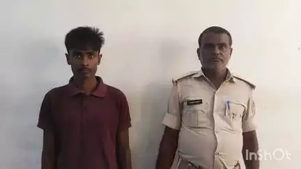 घैलाढ़: परमानंदपुर पुलिस ने घोंपा गांव से शराब पीने के जुर्म में पांडव कुमार को गिरफ्तार कर कार्यालय में पेश किया